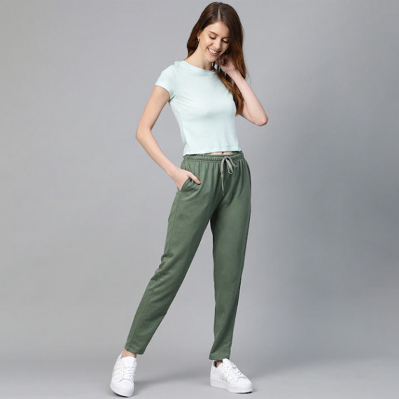 https://www.bloomwow.in/products/women-black-solid-side-stripes-cropped-track-pants