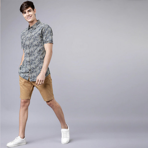 https://www.bloomwow.in/products/men-khaki-solid-slim-fit-regular-shorts
