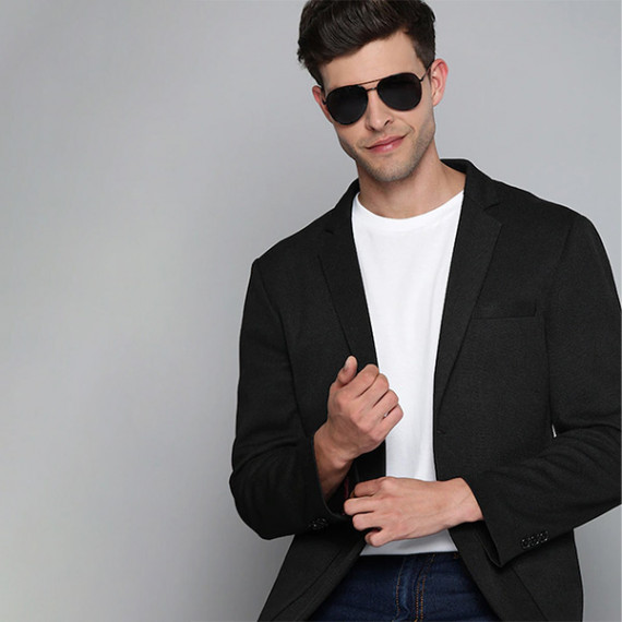 https://www.bloomwow.in/products/men-black-textured-regular-fit-single-breasted-blazer