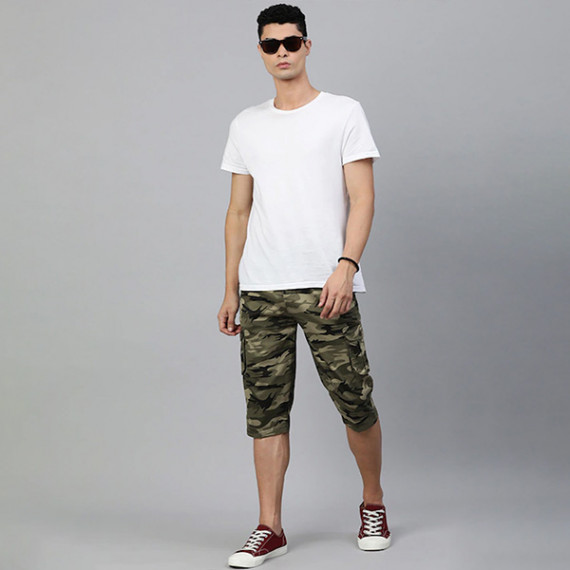 https://www.bloomwow.in/products/men-olive-green-beige-camouflage-printed-pure-cotton-34th-cargo-shorts